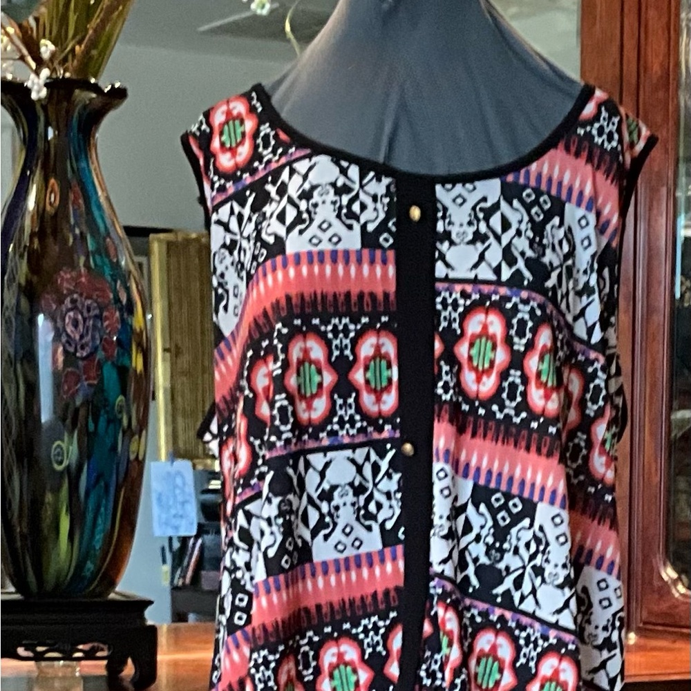 Sleeveless Tribal Print Tank Top in Black and Coral